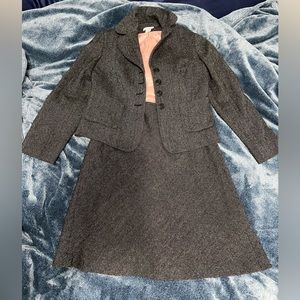 GORGEOUS ANN TAYLOR LOFT 2 PIECE SUIT